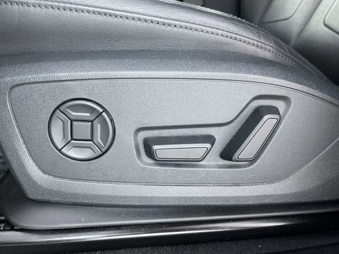 Used 2025 Audi Q3 2.0T Premium image 34