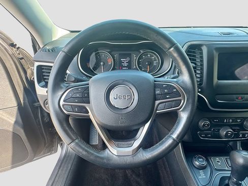 Used 2019 Jeep Cherokee Latitude Plus AWD/4WD image 7