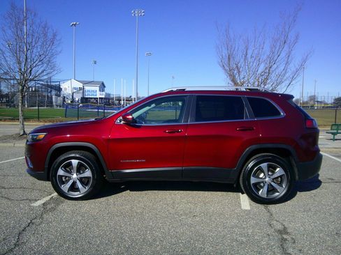Used 2020 Jeep Cherokee Limited image 32