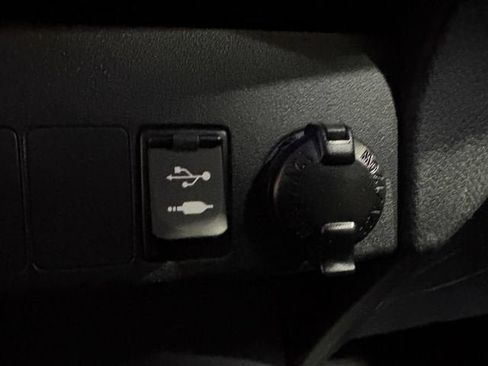 Used 2017 Toyota RAV4 XLE w/ Carpet Mat Package AWD/4WD image 13