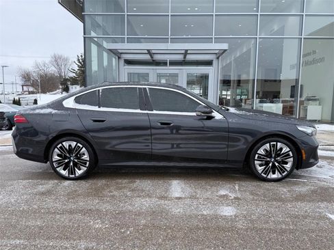 Used 2025 BMW 540i xDrive image 2
