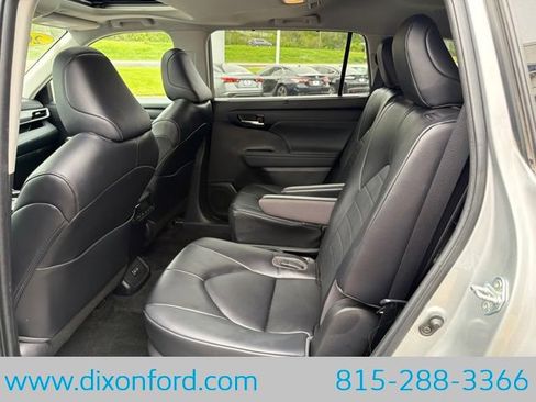 Used 2023 Toyota Highlander XLE AWD/4WD image 23