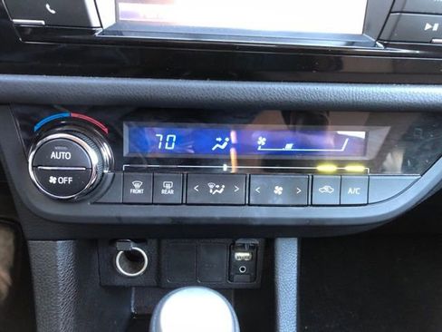 Used 2014 Toyota Corolla LE image 53