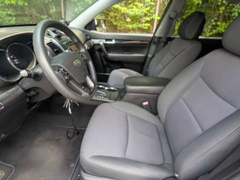 Used 2012 Kia Sorento FWD image 18