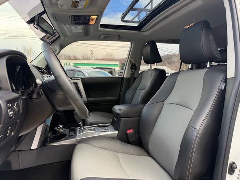 Used 2019 Toyota 4Runner SR5 Premium image 11