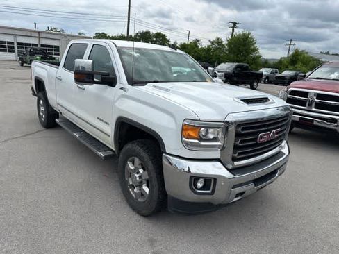 Used 2018 GMC Sierra 2500 SLT w/ Duramax Plus Package AWD/4WD image 18