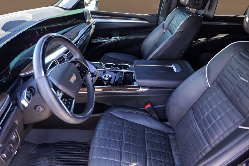 Used 2025 Cadillac Escalade ESV Premium Luxury Platinum w/ LPO, Radiant Package RWD image 9