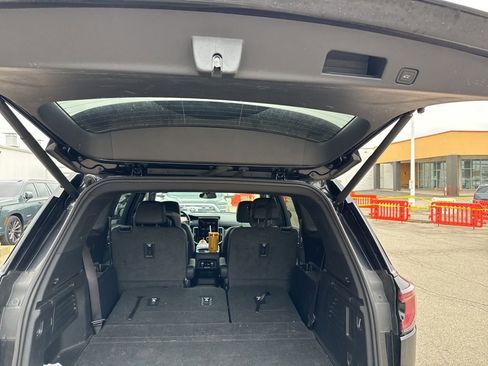 Used 2024 GMC Acadia Elevation w/ Luxury Package FWD image 9