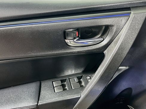 Used 2018 Toyota Corolla SE w/ SE Premium Package FWD image 16
