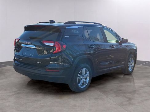 Used 2023 GMC Terrain SLE w/ Driver Convenience Package image 4