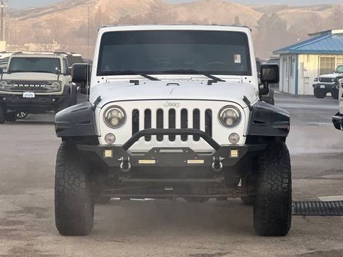 Used 2014 Jeep Wrangler Unlimited Sahara w/ Connectivity Group image 9