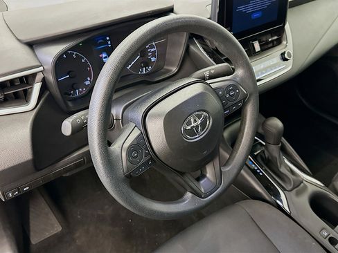 Used 2025 Toyota Corolla LE image 18