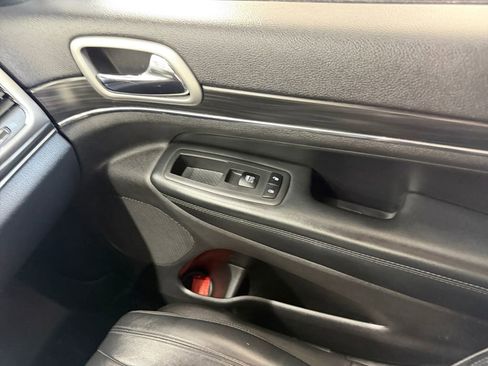 Used 2019 Jeep Grand Cherokee Limited RWD image 34
