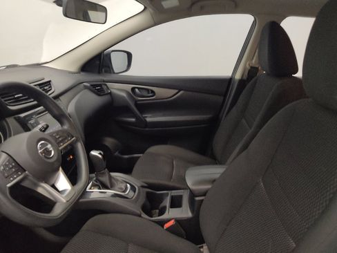 Used 2019 Nissan Rogue Sport S image 17