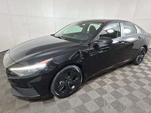 Used 2022 Hyundai Elantra SEL FWD image 7