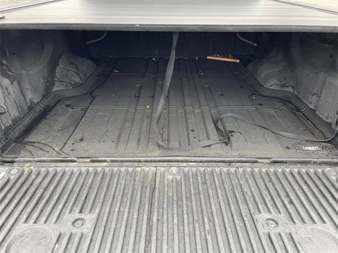 Used 2020 Nissan Titan SL image 21