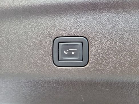 Used 2024 GMC Yukon XL Denali RWD image 16