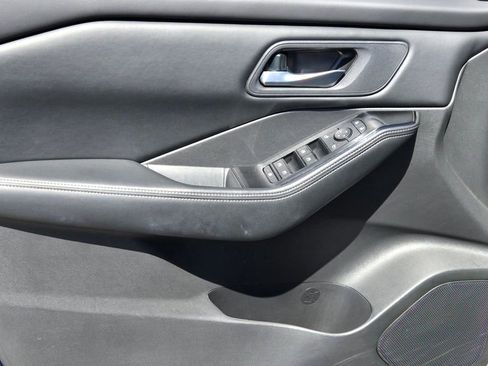 Used 2025 Nissan Rogue SV FWD image 15
