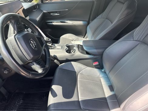 Used 2024 Toyota Venza Limited AWD/4WD image 3