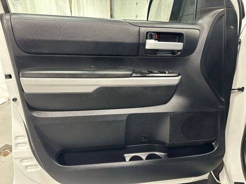 Used 2021 Toyota Tundra SR5 w/ Convenience Package AWD/4WD image 8