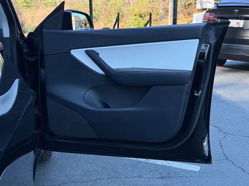 Used 2021 Tesla Model Y Long Range image 36