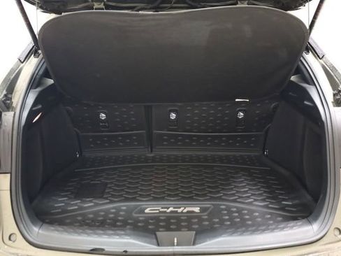 Used 2021 Toyota C-HR XLE image 28