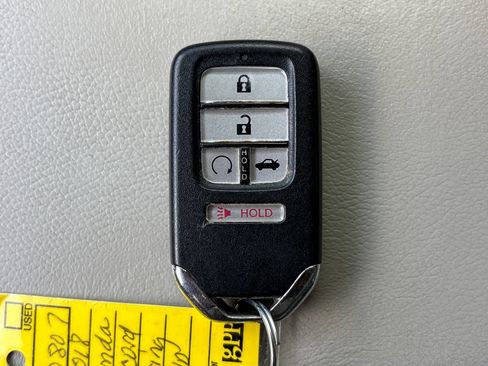 Used 2018 Honda Accord Touring image 32