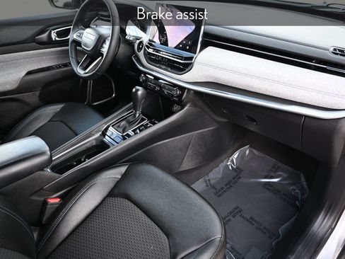 Used 2024 Jeep Compass Latitude image 31