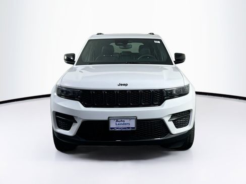 Used 2023 Jeep Grand Cherokee Altitude AWD/4WD image 2
