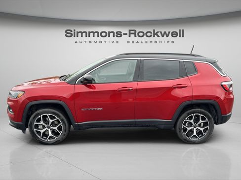Used 2025 Jeep Compass Limited AWD/4WD image 2
