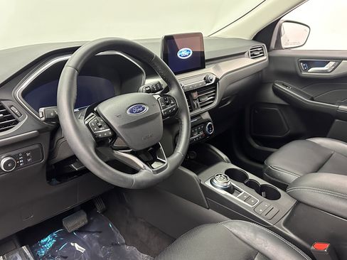 Used 2022 Ford Escape Titanium image 10
