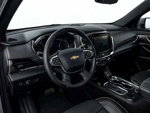 Used 2023 Chevrolet Traverse Premier image 8