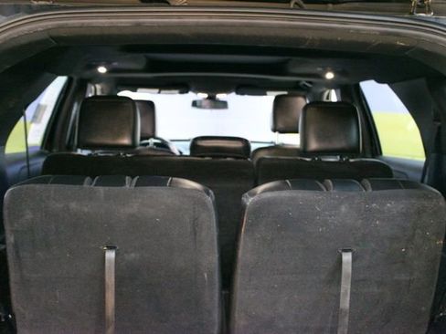 Used 2018 Ford Explorer XLT w/ XLT Appearance Package AWD/4WD image 17