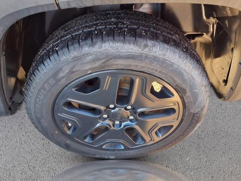 Used 2020 Jeep Renegade Sport image 31