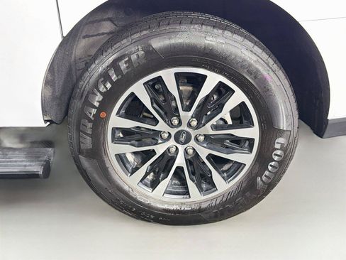 Used 2025 Ford Expedition Max Platinum AWD/4WD image 36