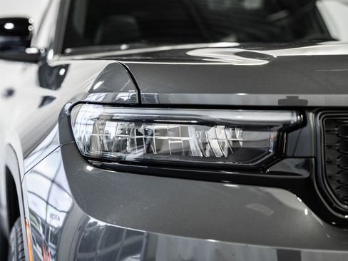 New 2025 Jeep Grand Cherokee L Limited w/ Luxury Tech Group II image 13