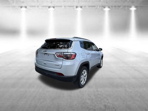 Used 2024 Jeep Compass Latitude AWD/4WD image 7