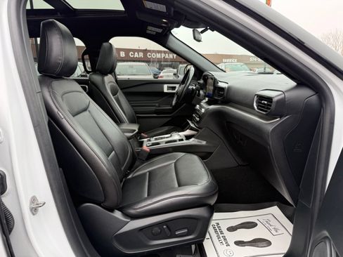 Used 2020 Ford Explorer XLT w/ Equipment Group 202A image 25