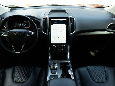 Used 2024 Ford Edge Titanium image 19