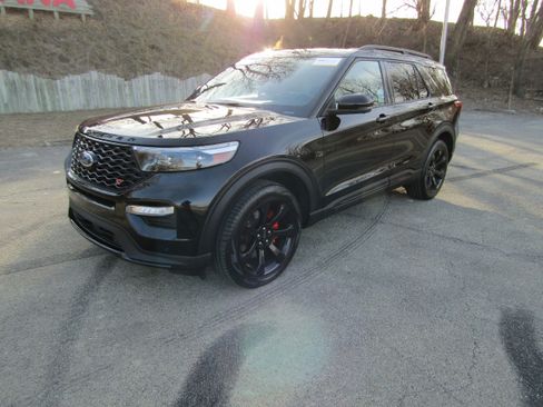 Certified 2022 Ford Explorer ST w/ Equipment Group 401A image 8