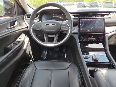 Used 2023 Jeep Grand Cherokee Limited w/ Black Appearance Package AWD/4WD image 26