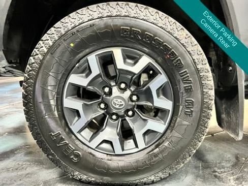 Used 2023 Toyota Tacoma TRD Off-Road w/ Technology Package AWD/4WD image 11
