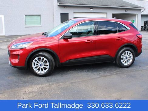 Used 2022 Ford Escape SE w/ Cold Weather Package FWD image 2