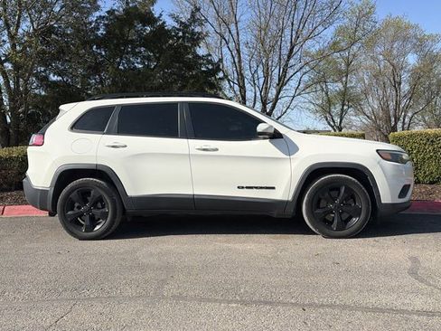 Used 2019 Jeep Cherokee Latitude Plus image 2