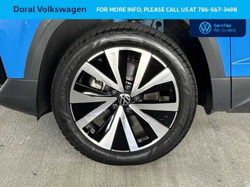 Used 2023 Volkswagen Taos SE w/ Panoramic Sunroof Package FWD image 11