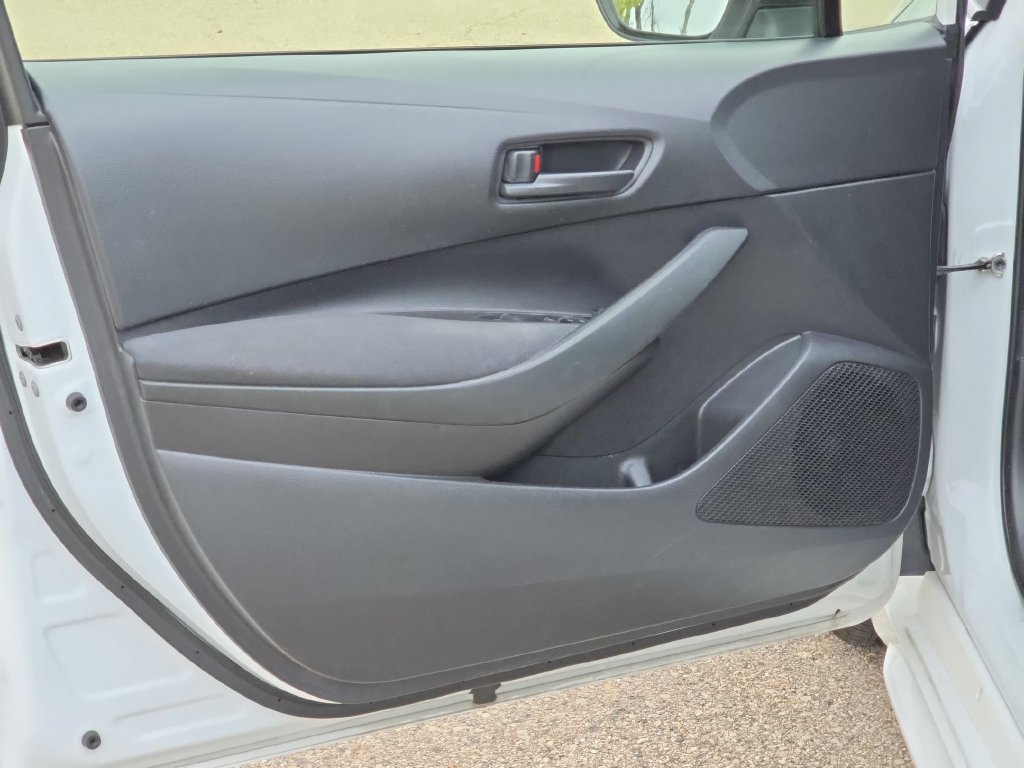 Used 2022 Toyota Corolla LE FWD image 12