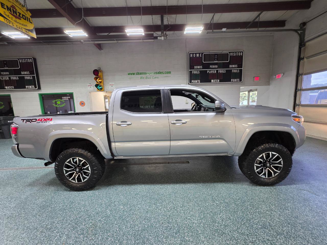 Used 2020 Toyota Tacoma TRD Sport AWD/4WD image 5