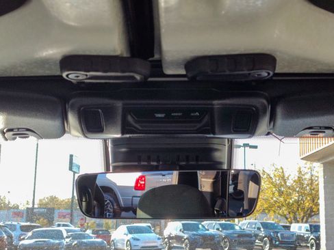 Used 2024 Jeep Gladiator Sport image 18