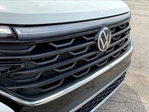 Used 2024 Volkswagen Atlas Cross Sport SE w/ Panoramic Sunroof Package AWD/4WD image 30