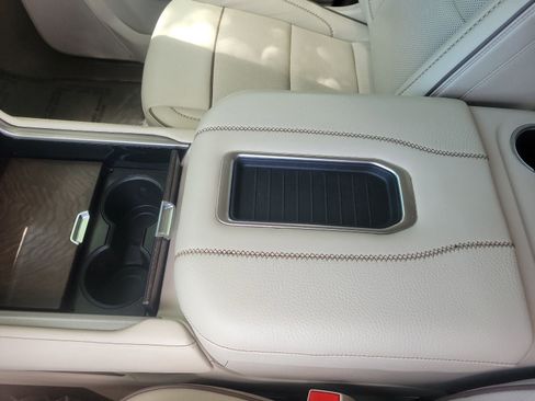 Used 2024 GMC Yukon XL Denali AWD/4WD image 24